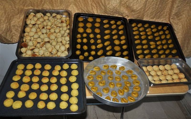 بيع الحلويات المنزلية مصدر دخل جديد لأيتام وأرامل ضحايا الحرب بدرعا