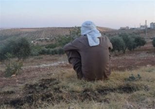 ريف حماة: حواجز قوات النظام تقلص الأراضي المزروعة وتجبر المزارعين على الهجرة