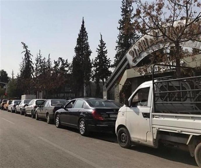شوارع حمص خالية وأسواق دمشق مغلقة والدولار في صعود… ماذا بعد؟!