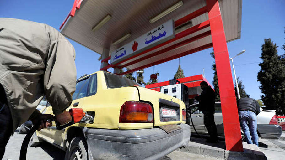 مصدر لـ«الحل»: دخول ناقلة بنزين تكفي السوريين لشهر واحد تُنهي الأزمة مؤقتاً