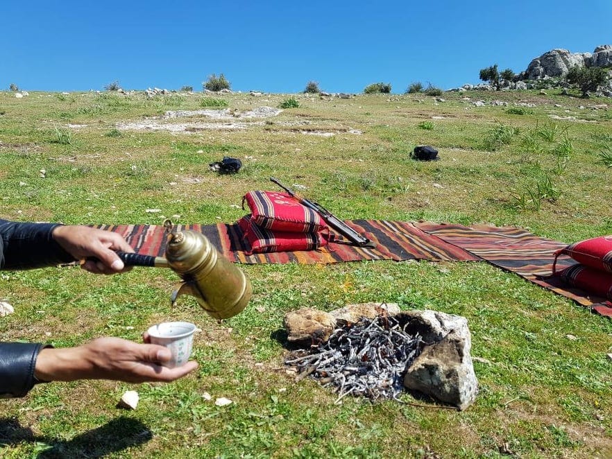 في جبل شحشبو: أول ما يقدّم للضيف «القهوة العربية» فماذا تعرف عنها؟ (صور)