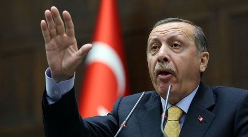 كاتب تركي: أردوغان يرى نفسه أعظم من أتاتورك… لكنه سيسقط!
