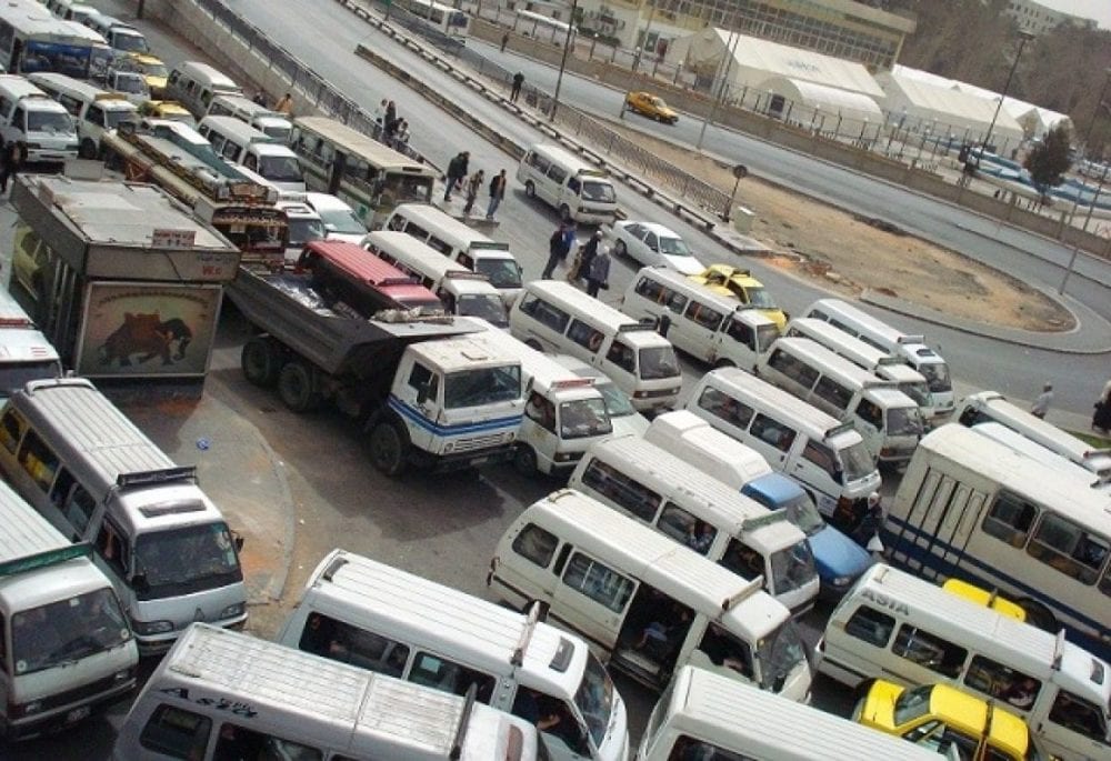 حكومة النظام تعتزم ضبط “تسرب” السرافيس عبر تقنية GPS