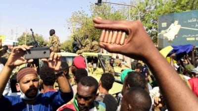 على خطى أنظمة الربيع العربي المجلس العسكري يفتح النار على السودانيين