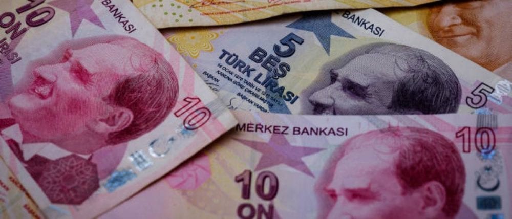 انخفاض قيمة الليرة التركية إلى أدنى المستويات منذ 2019