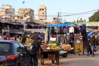 لقمة عيش السوريين في لبنان مهددة وأغنياؤهم لا يبالون