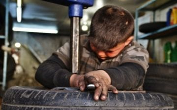 انتهاكات نفسية وجسدية تحت مسمى عمالة الأطفال
