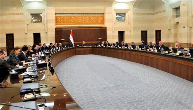 حكومة النظام تعيد الموظفين إلى دوائرها في ريف الرقة
