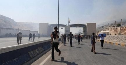 معبر «باب الهوى» يعود للعمل بعد يوم مأساوي على أهالي إدلب