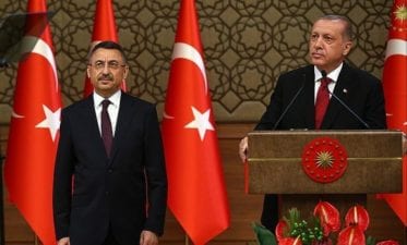 نائب أردوغان مهدداً: تركيا ليست مستودع مهاجرين وسنفتح الأبواب نحو أوروبا