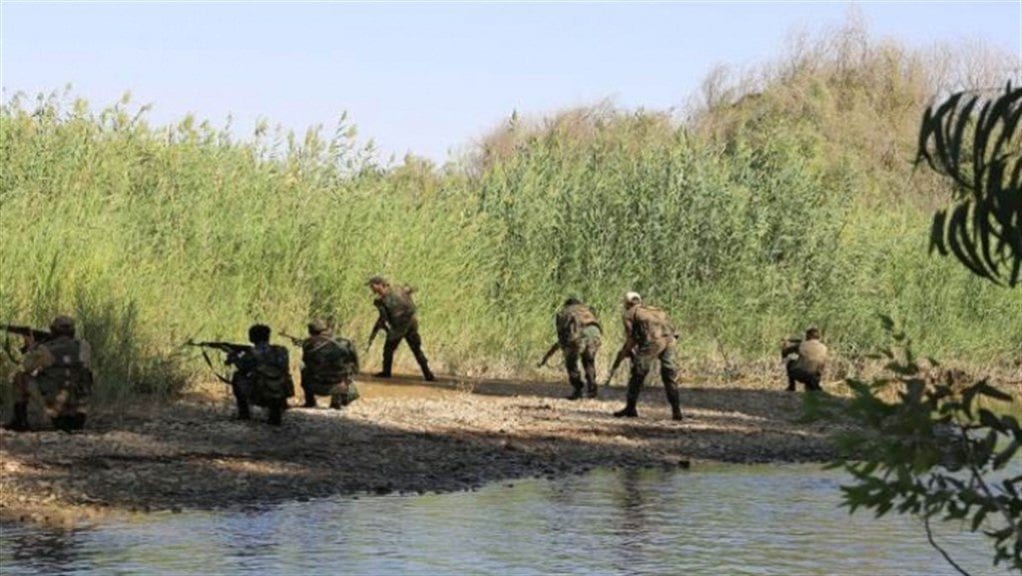 الجيش السوري يرسل تعزيزات جديدة إلى المعابر النهرية في دير الزور