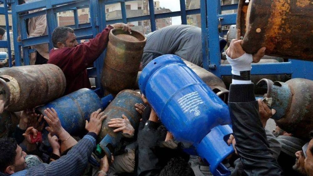 مع قدوم الشتاء… أزمة الغاز تعود للواجهة والحكومة تنفي