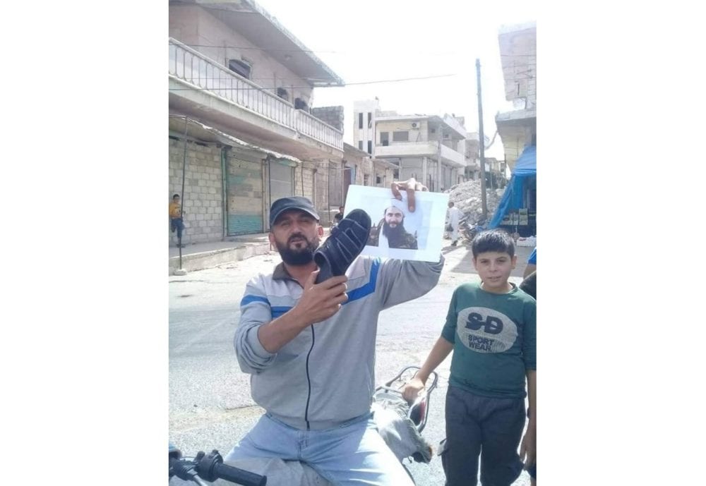 «الشحاطة» على وجه الجولاني في شمال سوريا