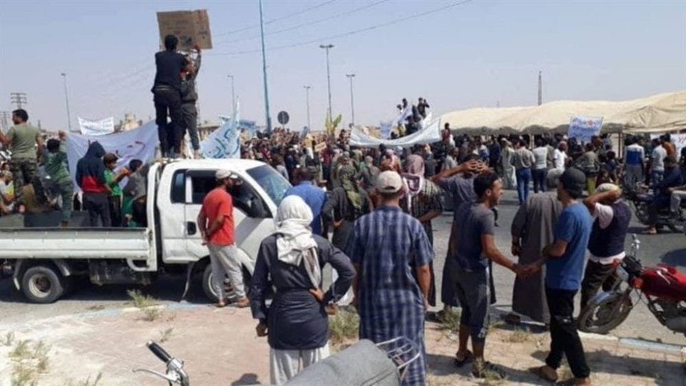 مظاهرات في  دير الزور تندد بالتدخل التركي شمال سوريا وترفض وجود ميليشيات إيران
