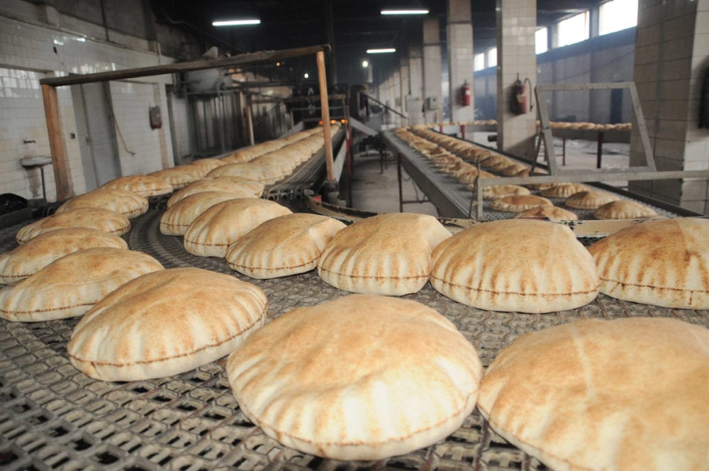 عودة الحديث عن رفع دعم الخبز وإدراجه عبر البطاقة الذكية