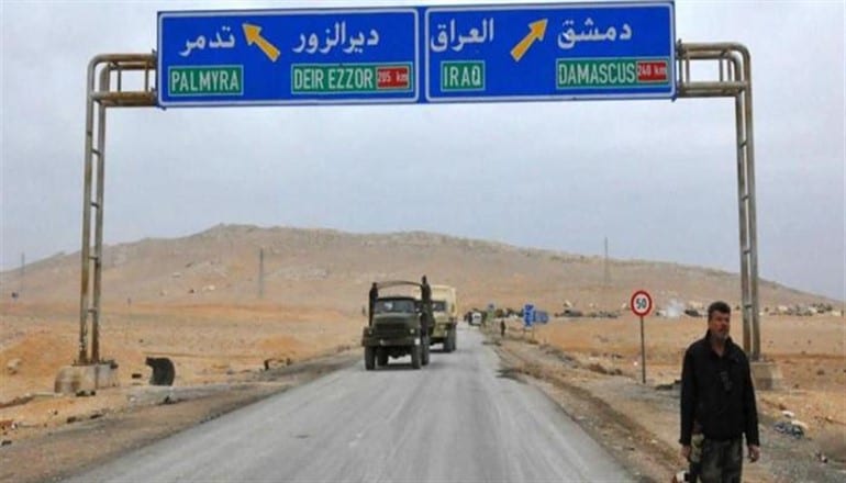 بعد نحو 45 يوماً من افتتاحه… أول 10 شاحنات بضائع تعبر منفذ البوكمال