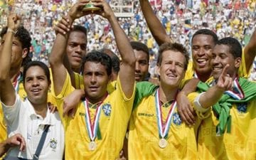 في تصريح سوري مثير: أساطير كرة القدم البرازيلية إلى اللاذقية الشهر القادم!