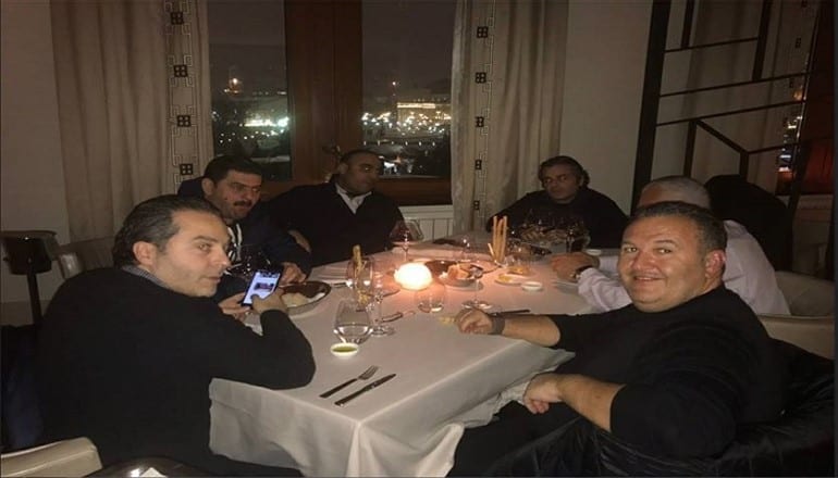 صورة لحيتان الاقتصاد السوري تطل على نازحي الحدائق