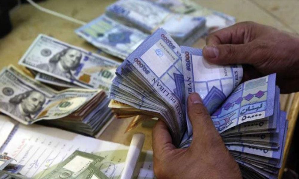 صحيفة: الدولار بيد اللاجئين السوريين وليرة لبنان تواصل انهيارها