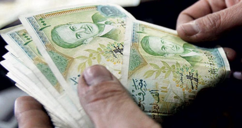 رسمياً ولأول مرة.. 700 ليرة مقابل الدولار الواحد!