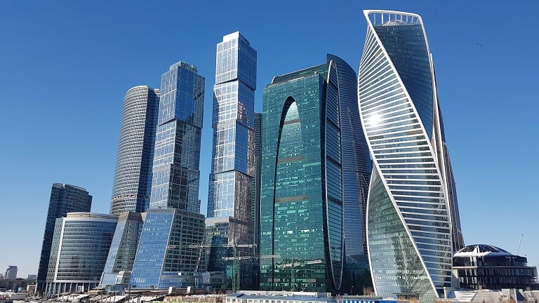 أقارب الأسد يشترون شققاً فخمة في أبراج موسكو… تحسباً لسقوطه أم خوفاً منه؟