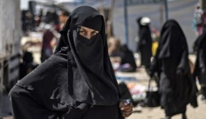 رغماً عن باريس.. تركيا تعيد أربع نساء من “داعش” إلى فرنسا