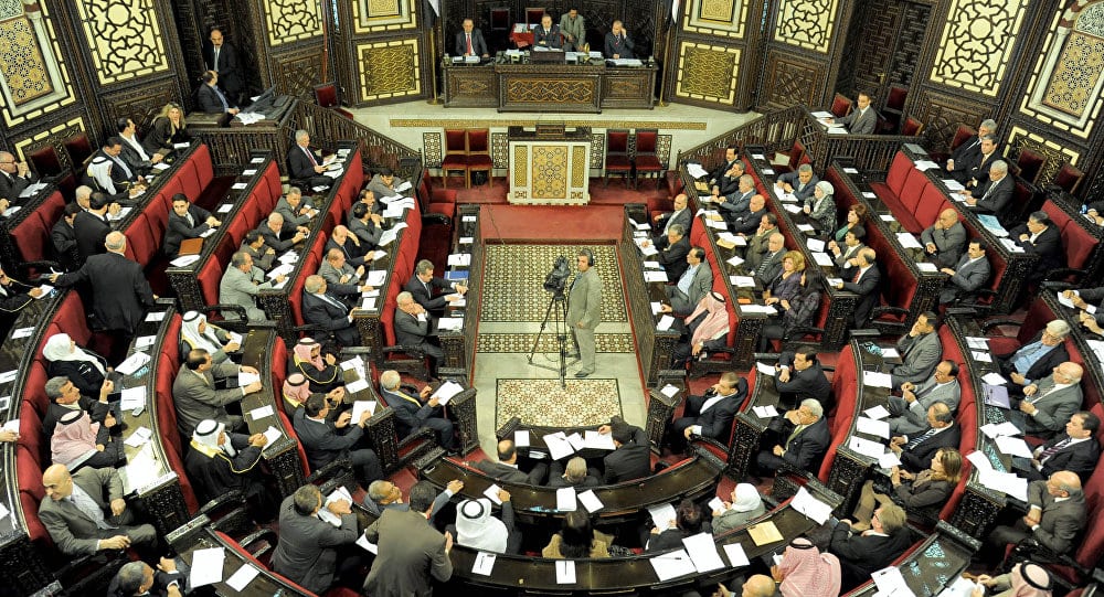 برلماني يصف وزير المالية بـ”الجابي” وحاكم المركزي بـ”الواعظ”
