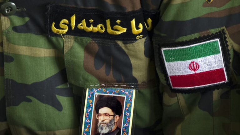 قيادي بالحرس الثوري قتيلاً على يد مجهولين في إيران