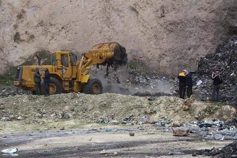 إدلب.. وفاة ثلاثة أطفال خلال بحثهم عن “رزقهم” في مكب للنفايات
