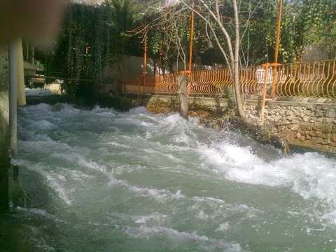عشرات حالات التسمم في وادي بردى.. والحكومة مصرّة “المياه ليست السبب”