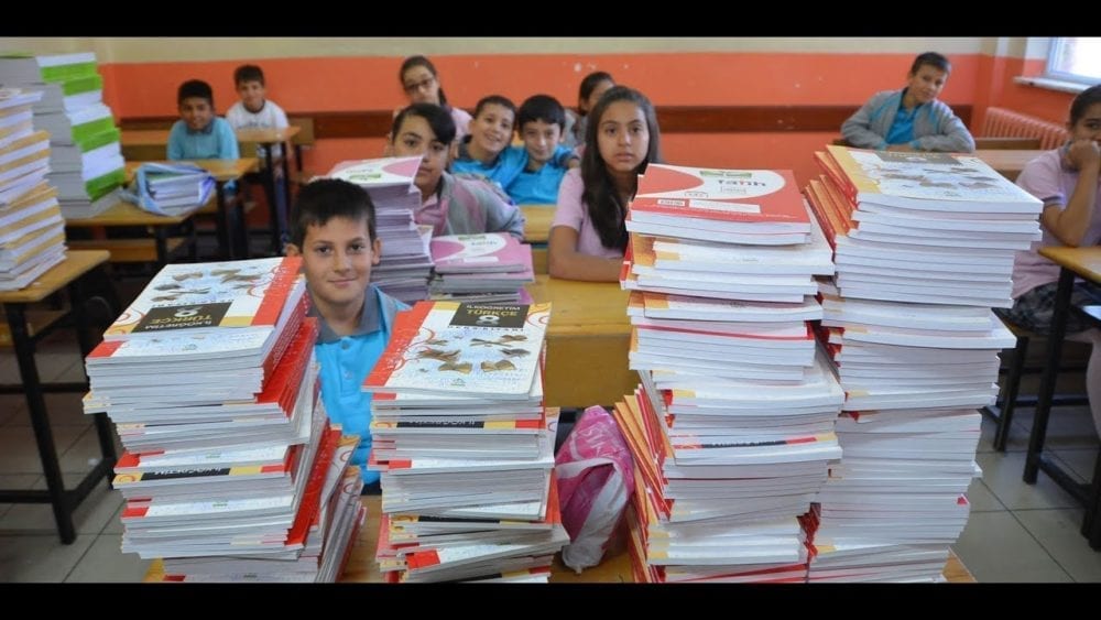 إيران تحوز على استثمارات جديدة من وزارة التربية… المناهج السورية والتعليم  في مهب الريح