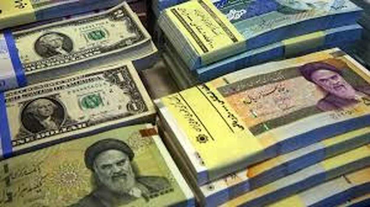 “كورونا” يتسبّب بمصير مجهول للاقتصاد الإيراني: بطالَةٌ وعجز مالي وسياحة راكِدَة