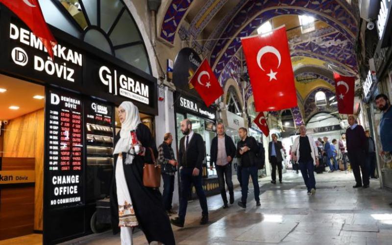 انخفاض حاد بسعر صرف الليرة التركية بسبب آثار كورونا اقتصادياً
