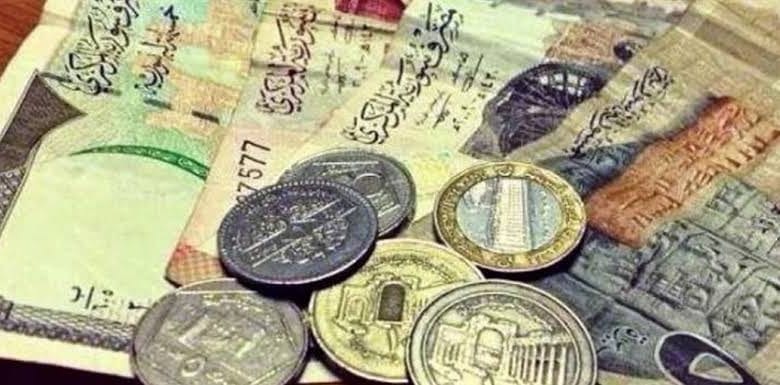 الليرة مستقرة نسبياً أمام الدولار والذهب يتراجع 700 ليرة للغرام