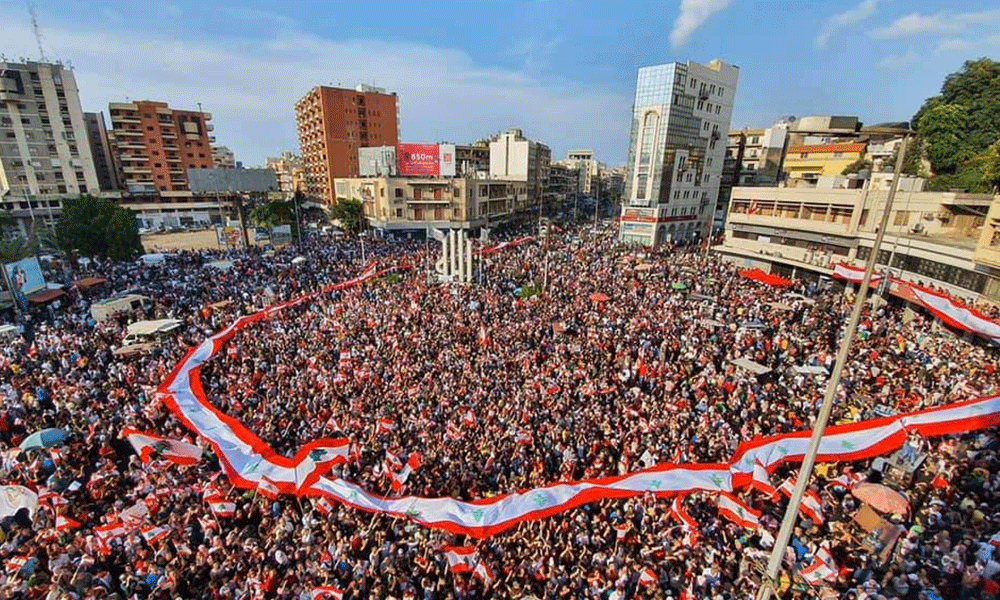 مظاهرات في لبنان تكسر قيود «الحظر» وتطلق هتافات الحرية