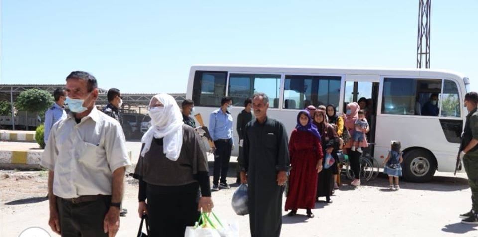 بعد ٣ أشهر من إغلاق الحدود.. ١٦٠ شخصاً يعودون إلى مناطق الإدارة الذاتية قادمين من إقليم كردستان