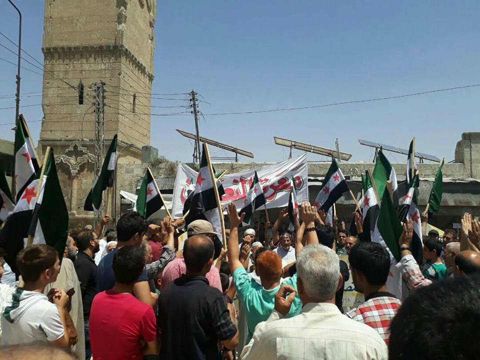 أهالي ريف حلب الغربي يحتجون ضد هيئة تحرير الشام