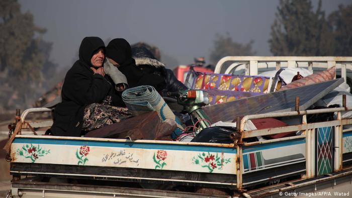 نازحو حلب وإدلب يعودون إلى قراهم بعد أن فقدت معالم الحياة