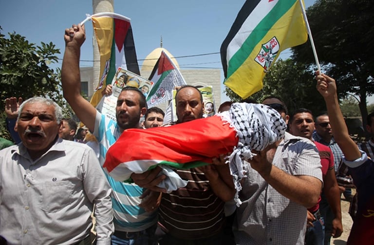 بعد خمس سنوات… محكمة إسرائيلية تدين مستوطناً بقتل عائلة فلسطينية