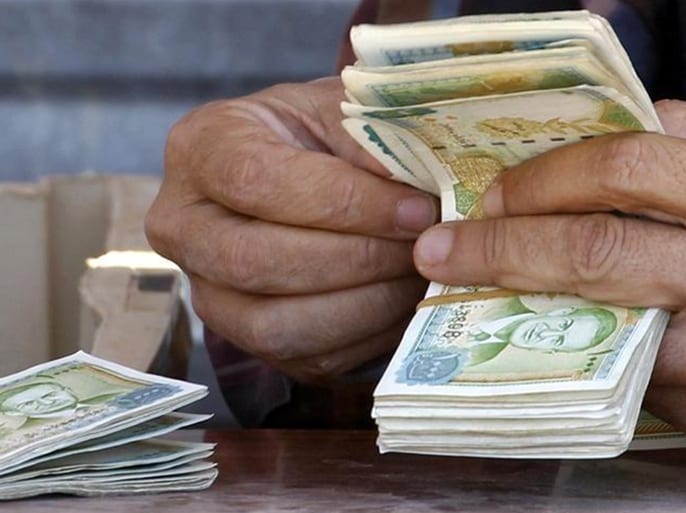 تذبذب أسعار الليرة متخطية الـ 3000 للدولار الواحد