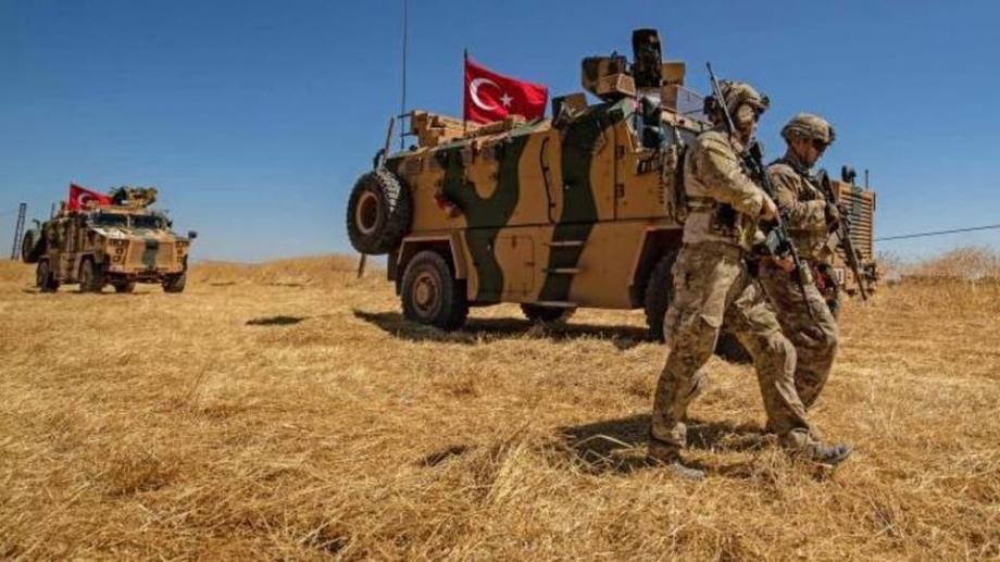 الجيش النظامي يقصف بالمدفعية موقعاً للجيش التركي في قرية “شنان” جنوبي إدلب