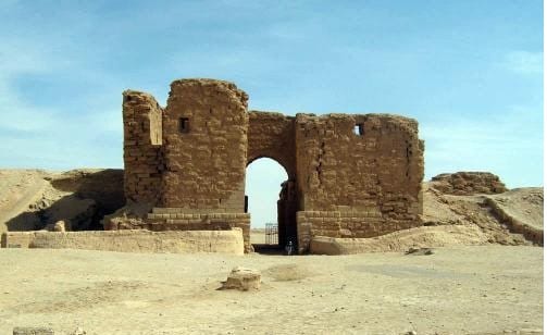 من جديد.. ميليشيات «الثوري» الإيراني تنهب موقعاً أثرياً في دير الزور