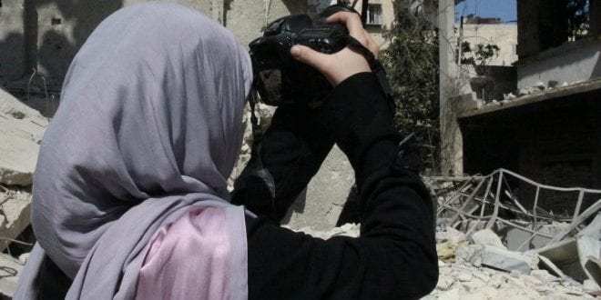 في شمال غربي سوريا.. صَحفياتٌ في مواجهة التّنمّر وعادات المجتمع