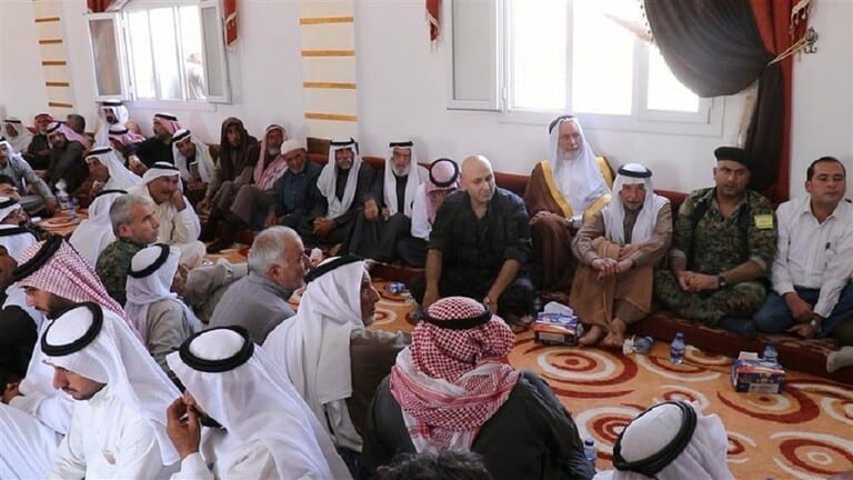 شيوخ من “العقيدات”: الحكومة السورية تحاول زعزعة الاستقرار شرق الفرات