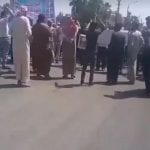 ريف الرقة.. أهالي يتظاهرون ضد الحكومة السورية ومليشيات إيران