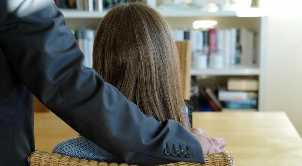 ضحايا البيئة الآمنة.. قصص فتيات كنّ ضحايا أساتذة متحرّشين