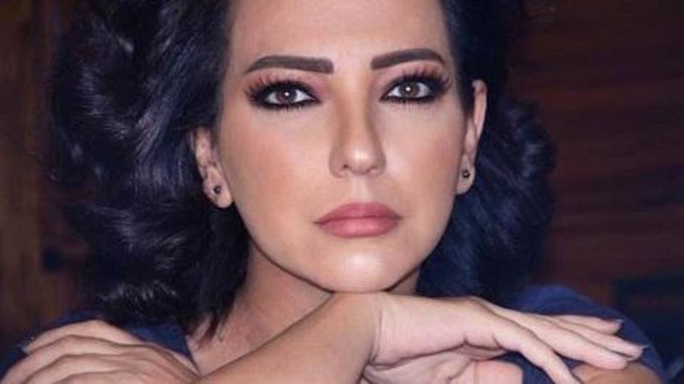 الفنانة السوريّة “أمل عرفة” تُعلن إصابتها بفايروس كورونا