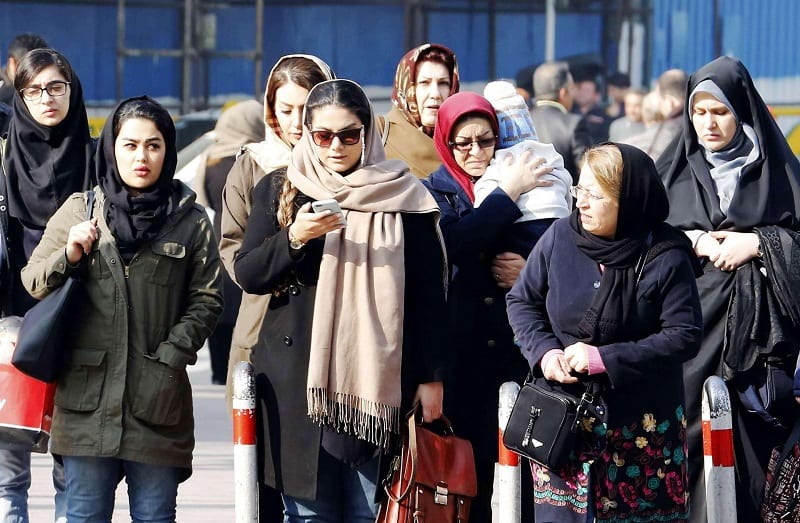 تحولاتٌ في تركيبة المجتمع الإيراني.. استطلاع يكشف المستور في ولاية الفقيه