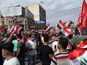الاحتجاجات تتجدّد في ثلاث مدن عراقية: استراتيجية قطع الطرق
