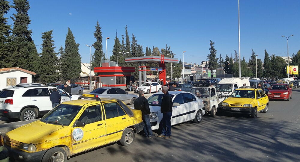 (فيديو) أطول طابور على محطّات البنزين في سوريا تسجله العاصمة دمشق